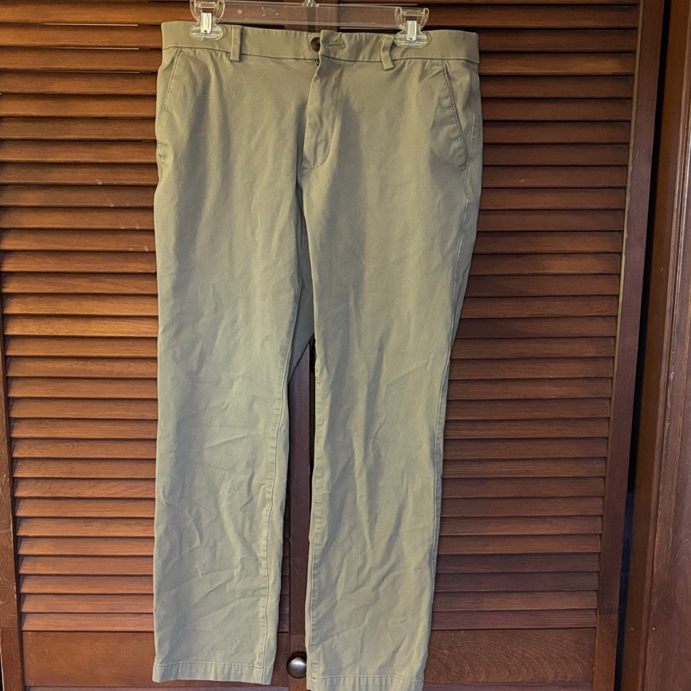 Izod Men's Tan Chinos